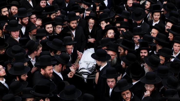 הלוויתו של יהושע אהרן טוביה שמחה, בן ה-10 שנרצח בפיגוע בגוש עציון