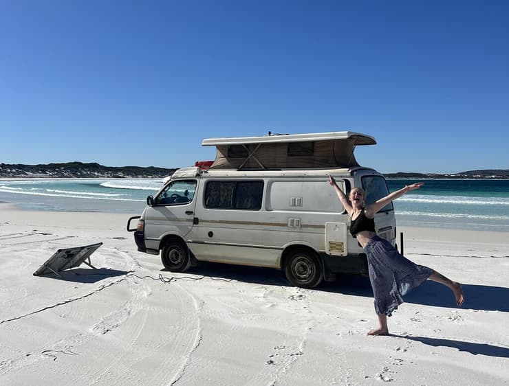 חופים לבנים עם חול דחוס שאפשר לנסוע עליו