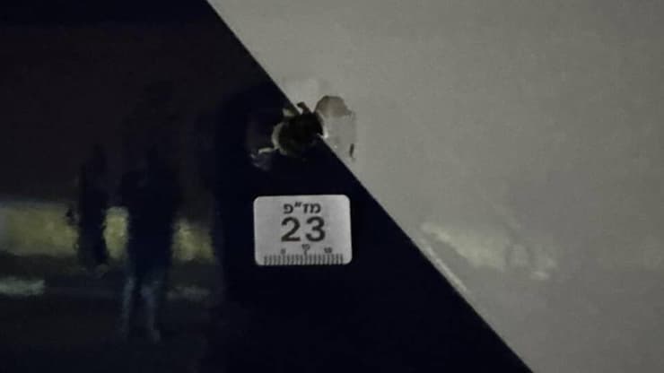 23 כדורים נורו לעבר האוטובוס (צילום: לירן תמרי) זירת הפיגוע בגוש עציון