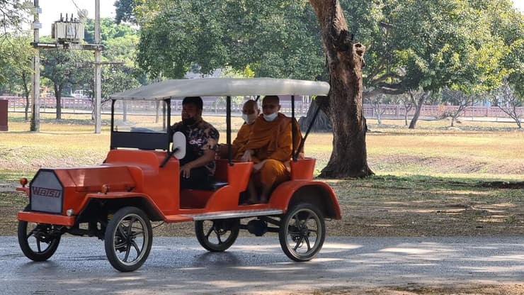 או לנסוע ברכב מגניב (צילום: אליה וינברג) סוקותאי