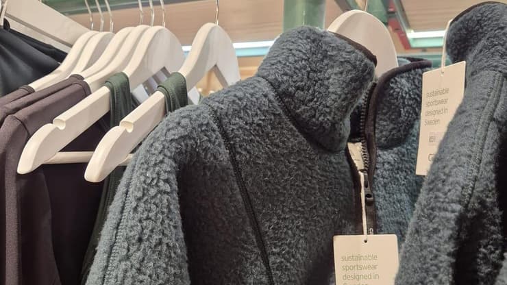 ג'קט פליז ב-599 שקל (צילום: מירב קריסטל) רשת חנויות מולטיברנד חדשה לפריטי ספורט אופנה בשם ing