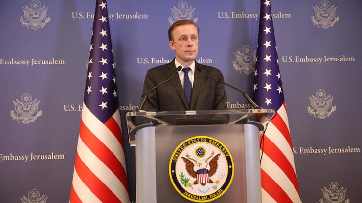 "יש דחיפות להגיע לעסקה, ראינו מוות טרגי של חטופים". סאליבן (צילום: Abir SULTAN / POOL / AFP) מסיבת עיתונאים עם היועץ האמריקאי לביטחון לאומי ג'ייק סאליבן