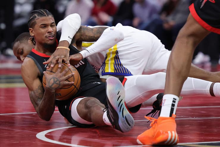 רגע המחלוקת.  גרין וקמינגה בקרב על הכדור 