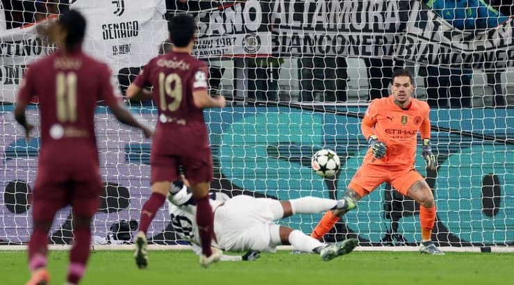 ווסטון מקני מפציץ פנימה (רויטרס) ווסטון מקני מפציץ פנימה