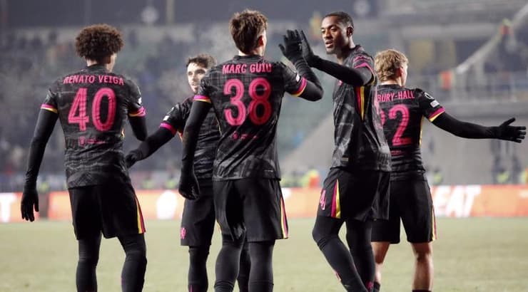 שחקני צ׳לסי חוגגים