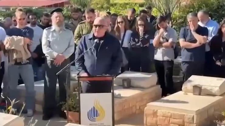 גדי איזנקוט באזכרה של בנו גל איזנקוט ז"ל