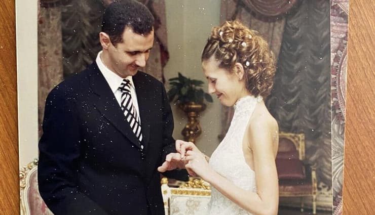 בשאר ואסמה ביום חתונתם תמונות שנמצאו בהסתערות על ארמונותיו של בשאר אסד ב סוריה