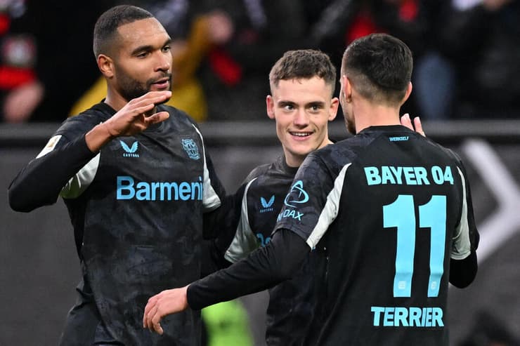 שחקני באייר לברקוזן חוגגים