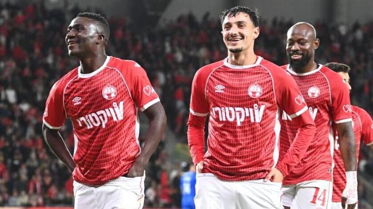 קינגס קאנגווה חוגג