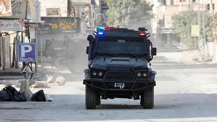 חילופי אש בין מנגנוני הביטחון למחבלים באיו"ש