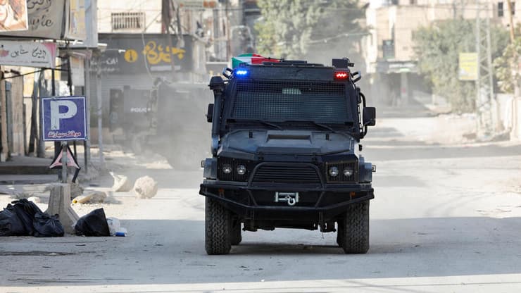 חילופי אש בין מנגנוני הביטחון למחבלים באיו"ש