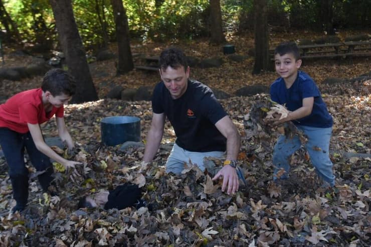 מטיילים בשמורת טבע נחל שניר