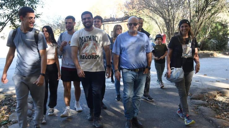 מטיילים בשמורת טבע נחל שניר