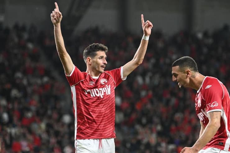 חוזהו יוארך. לופס חוגג (צילום: הרצל יוסף) לופס חוגג