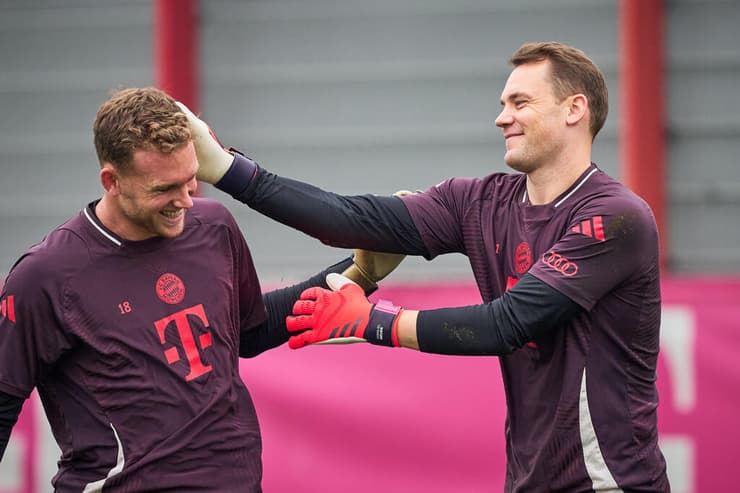 "שנינו רוצים להיות יותר טובים ממה שהיינו אתמול". עם נויר (צילום: M. Donato/FC Bayern via Getty Images) דניאל פרץ ומנואל נוייר