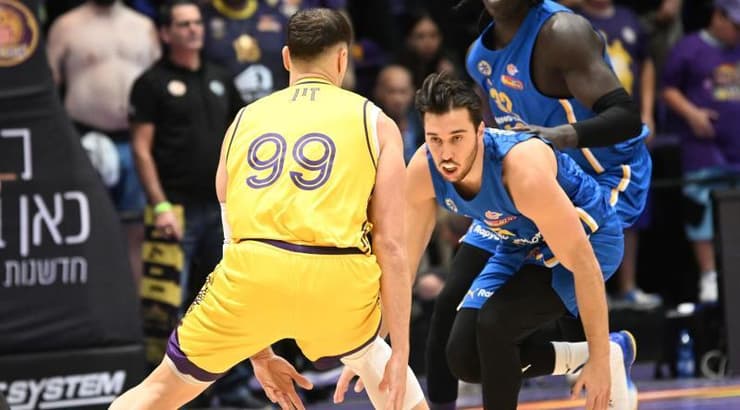 יפתח זיו מול תמיר בלאט (ראובן שוורץ) יפתח זיו מול תמיר בלאט