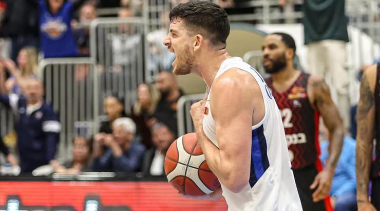 ג'ון מיקס חוגג