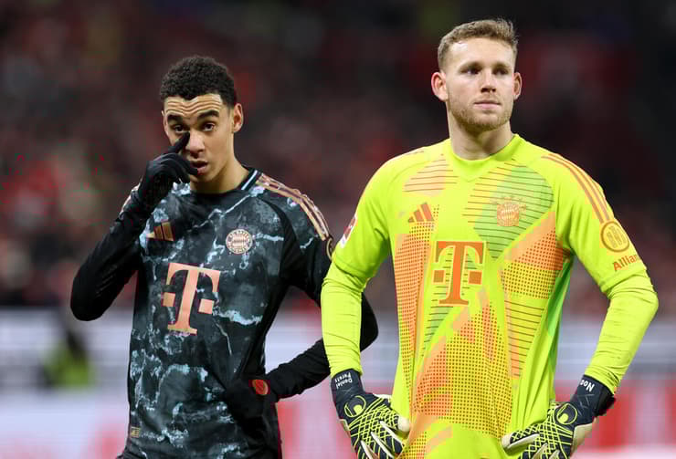 פרץ וג'מאל מוסיאלה מאוכזבים בסיום (צילום: Alexander Hassenstein/Getty Images) דניאל פרץ וג'מאל מוסיאלה