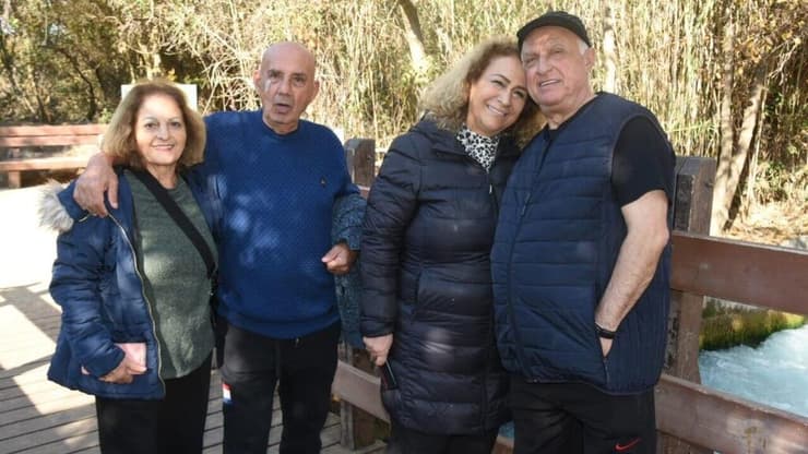 דוד ויפה לזרייאן אפריים וציפי ויעקובייאן מטיילים בשמורת טבע נחל דן