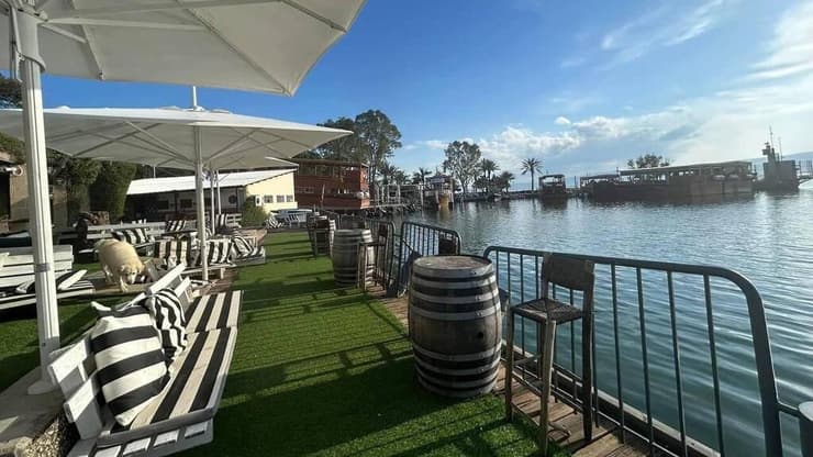 בית קפה wake up בעין גב (צילום: Wake up ski school) בית קפה wake up בעין גב