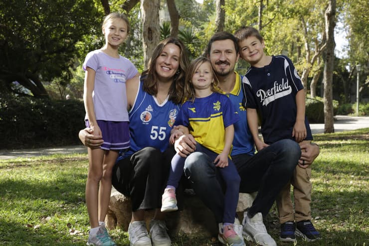 וסיה, אלכס והילדים ארתור, אלכסה וסופיה (צילום: ריאן) וסיה פוילוב אלכס כהן