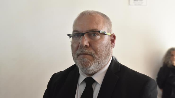 "שימוש בנכסי מדינה להפצת דעות חשוכות". עו"ד גונן בן יצחק (צילום: שרון צור) עו"ד גונן בן יצחק, סנגורו של אחד מהחשודים בירי הנורים לביתו של ראש הממשלה