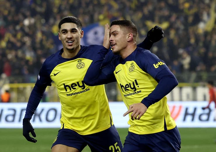 חלאילי חוגג עם חברו בסן ז'ילאוז, פרנג'ו איבנוביץ' (צילום: REUTERS/Yves Herman) ענאן חלאילי ופרנג'ו איבנוביץ' סן ז'ילאוז