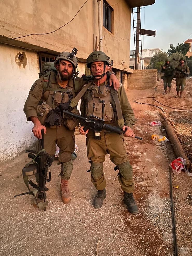 כהן ובנו במילואים בגבול הצפון. נלחמים כתף אל כתף