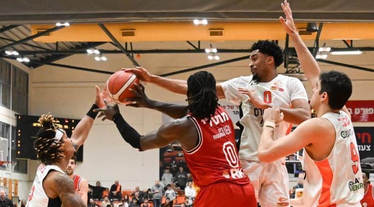 ג׳ונתן מוטלי בפעולה (ראובן שוורץ) ג׳ונתן מוטלי בפעולה