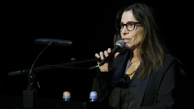 "קשה הפרידה ממך, בלתי-נתפס שזהו". אורנה בנאי (צילום: נמרוד גליקמן) אורנה בנאי נפרדת מקורין אלאל