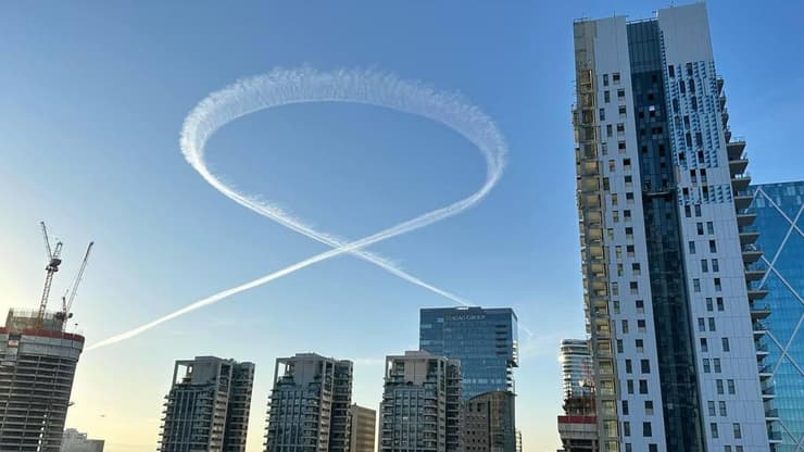 מחווה לחטופים בשמי ישראל שבוצעה על ידי טייס