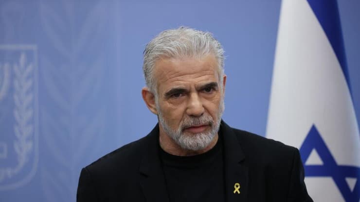 "המהפכה המשטרית הקודמת עלתה לישראל ב-1,800 הרוגים ונרצחים". לפיד (צילום: אלכס קולומויסקי) ישיבת סיעה יש עתיד