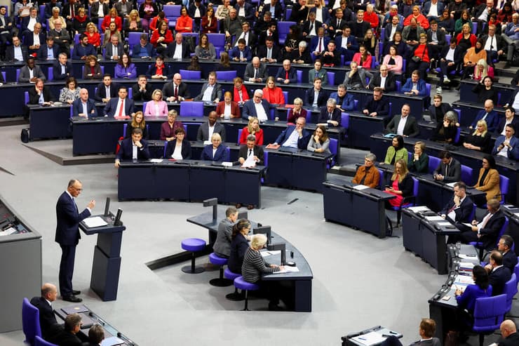 פרידריך מרץ מנהיג המפלגה הנוצרית-דמוקרטית ב גרמניה שמוביל בסקרים