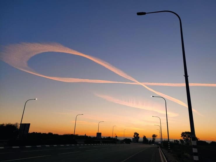 מחווה לחטופים בשמי ישראל שבוצעה על ידי טייס