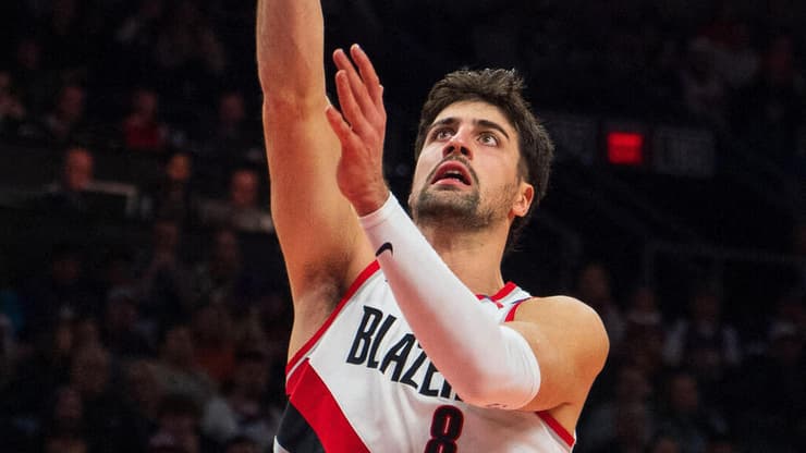 שלח מסר לחבריו. דני אבדיה (Allan Henry/Reuters) שחקן פורטלנד טרייל בלייזרס דני אבדיה