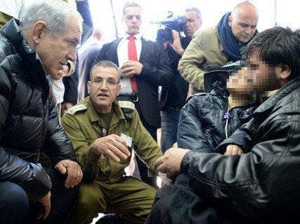 בבית החולים לפליטים ב-2013 עם ראש הממשלה בנימין נתניהו