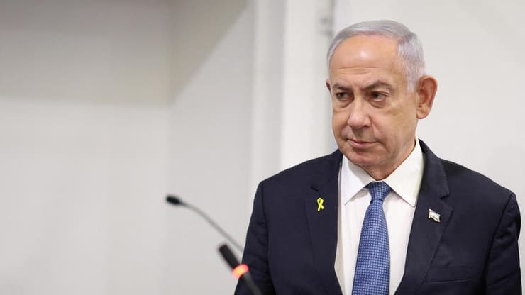 רה"מ בנימין נתניהו נכנס לאולם הדיונים על מנת לתת עדות תיקי אלפים