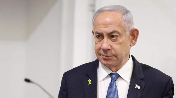 רה"מ בנימין נתניהו נכנס לאולם הדיונים על מנת לתת עדות תיקי אלפים