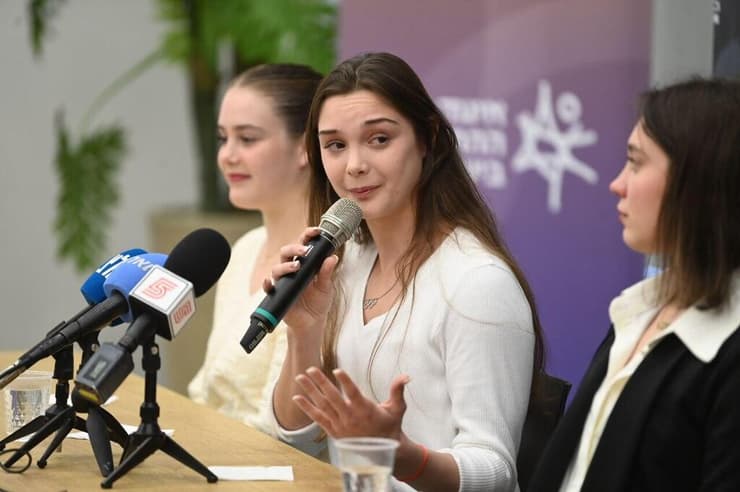 "מדליה הייתה החלום שלי, ואני שמחה שהוא התגשם, וככה זה הסתיים". דיאנה סברצוב (צילום: יאיר שגיא) דיאנה סברצוב לצד רומי פריצקי, הדר פרידמן