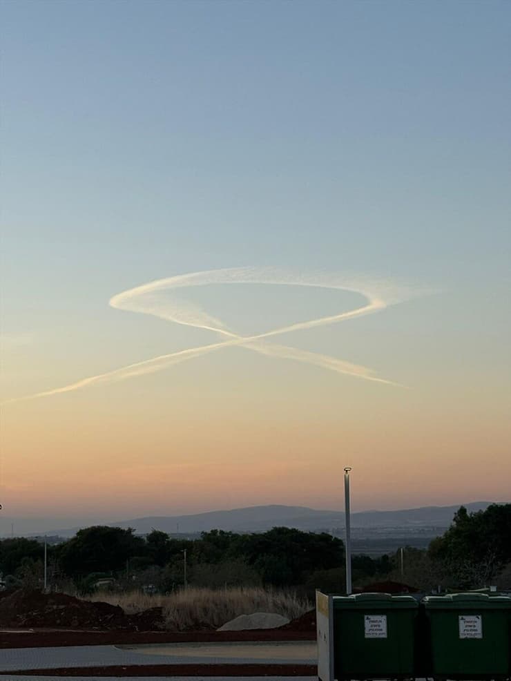 מחווה לחטופים בשמי ישראל שבוצעה על ידי טייס