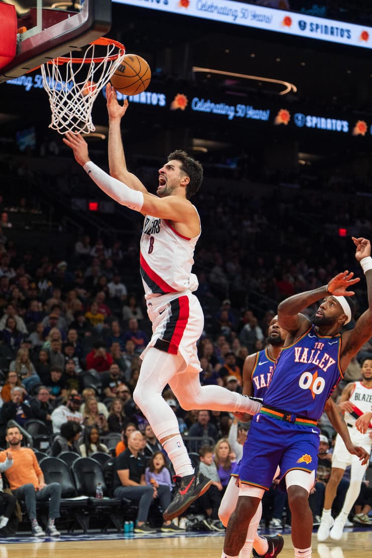 מהלכים שהופכים לוויראליים ברשתות החברתיות. אבדיה (Allan Henry/Reuters) שחקן פורטלנד טרייל בלייזרס דני אבדיה