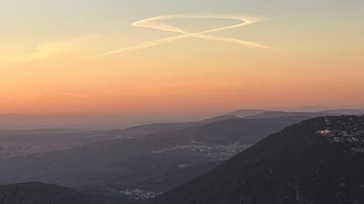 מחווה לחטופים בשמי ישראל שבוצעה על ידי טייס