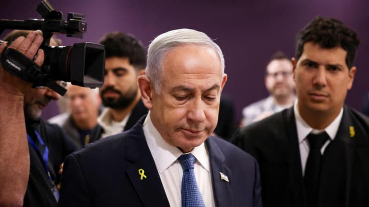 רה"מ בנימין נתניהו נכנס לאולם הדיונים על מנת לתת עדות תיקי אלפים