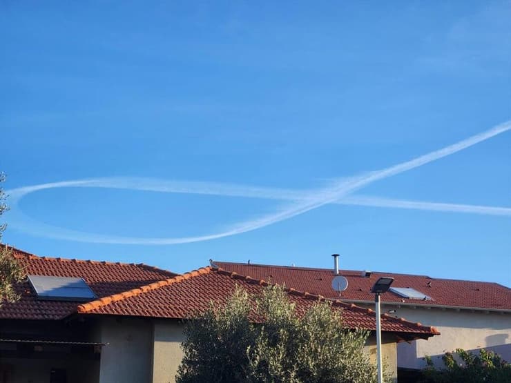 מחווה לחטופים בשמי ישראל שבוצעה על ידי טייס