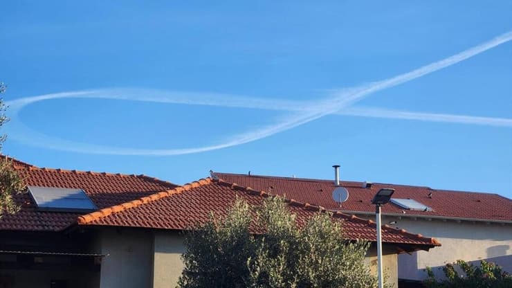 צילום: מור שינרסקי אזואלוס מחווה לחטופים בשמי ישראל שבוצעה על ידי טייס