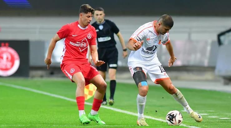 גיל יצחק וסתיו טוריאל במאבק