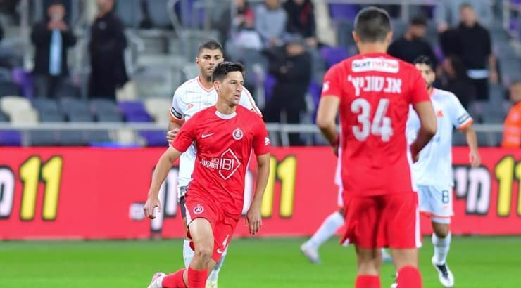 גוני נאור בפעולה