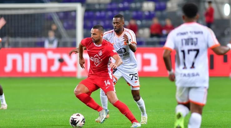 בן שהר עם הכדור