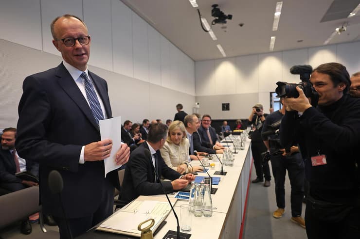 פרידריך מרץ מנהיג המפלגה הנוצרית-דמוקרטית ב גרמניה שמוביל בסקרים