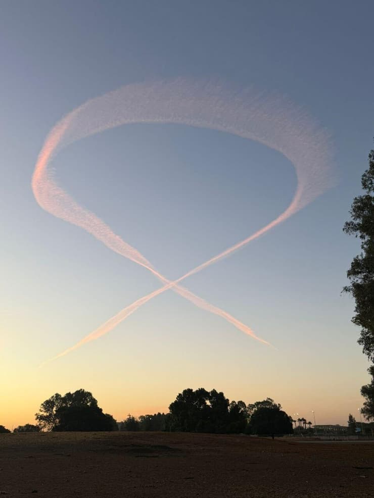 סמל החטופים בשמי רמת גן